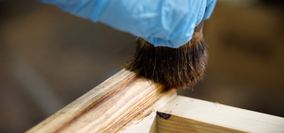Jak prawidłowo czyścić i pielęgnować meble drewniane?